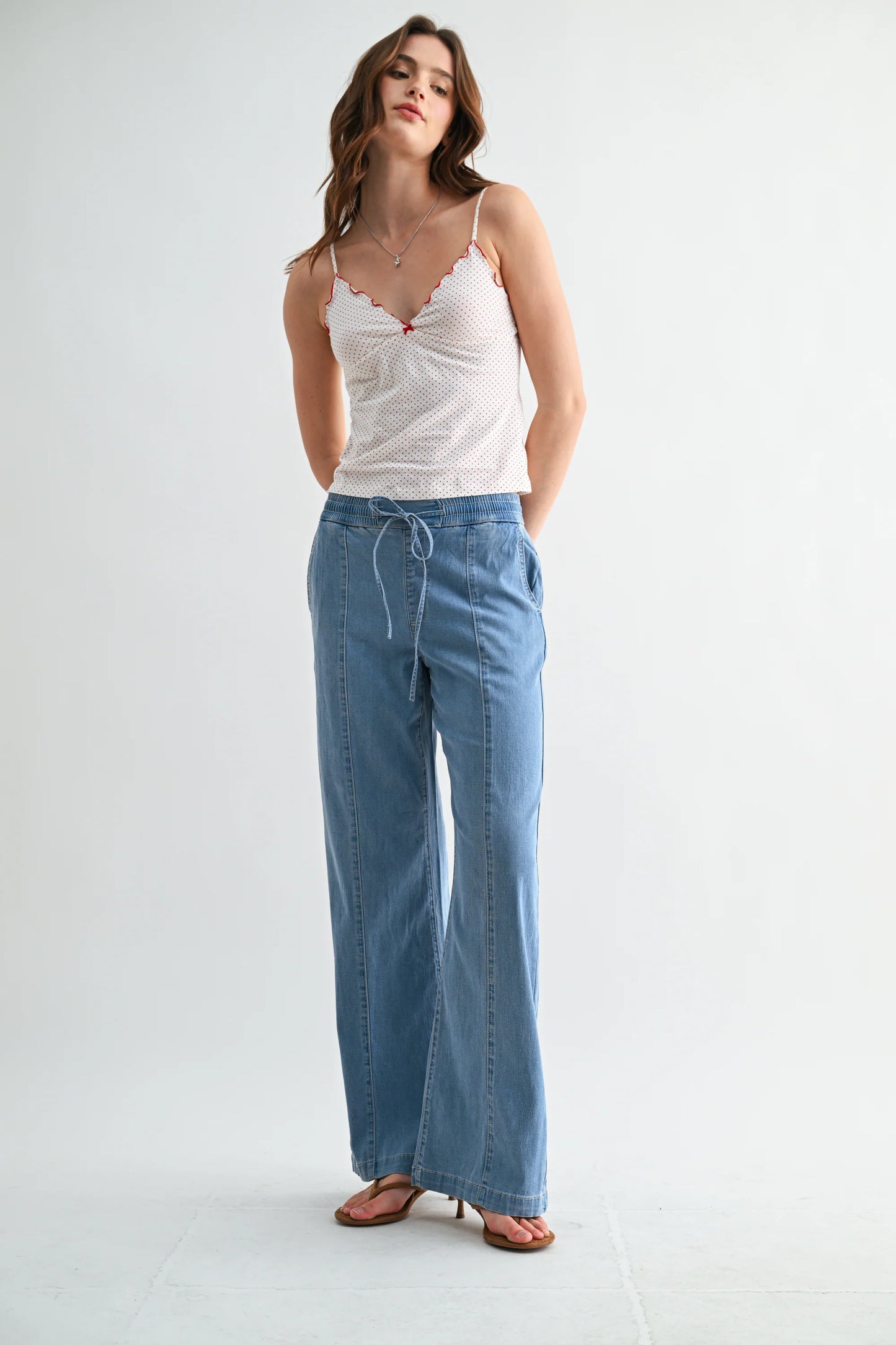 HIGH-RISE WIDE JOGGERS