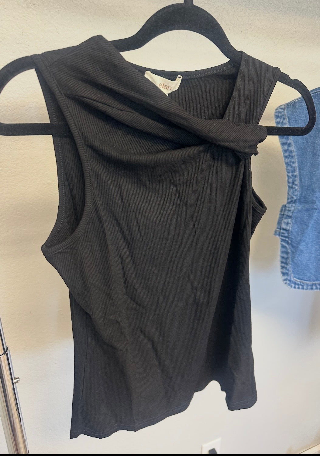 Twist Front Top