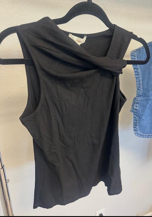 Twist Front Top