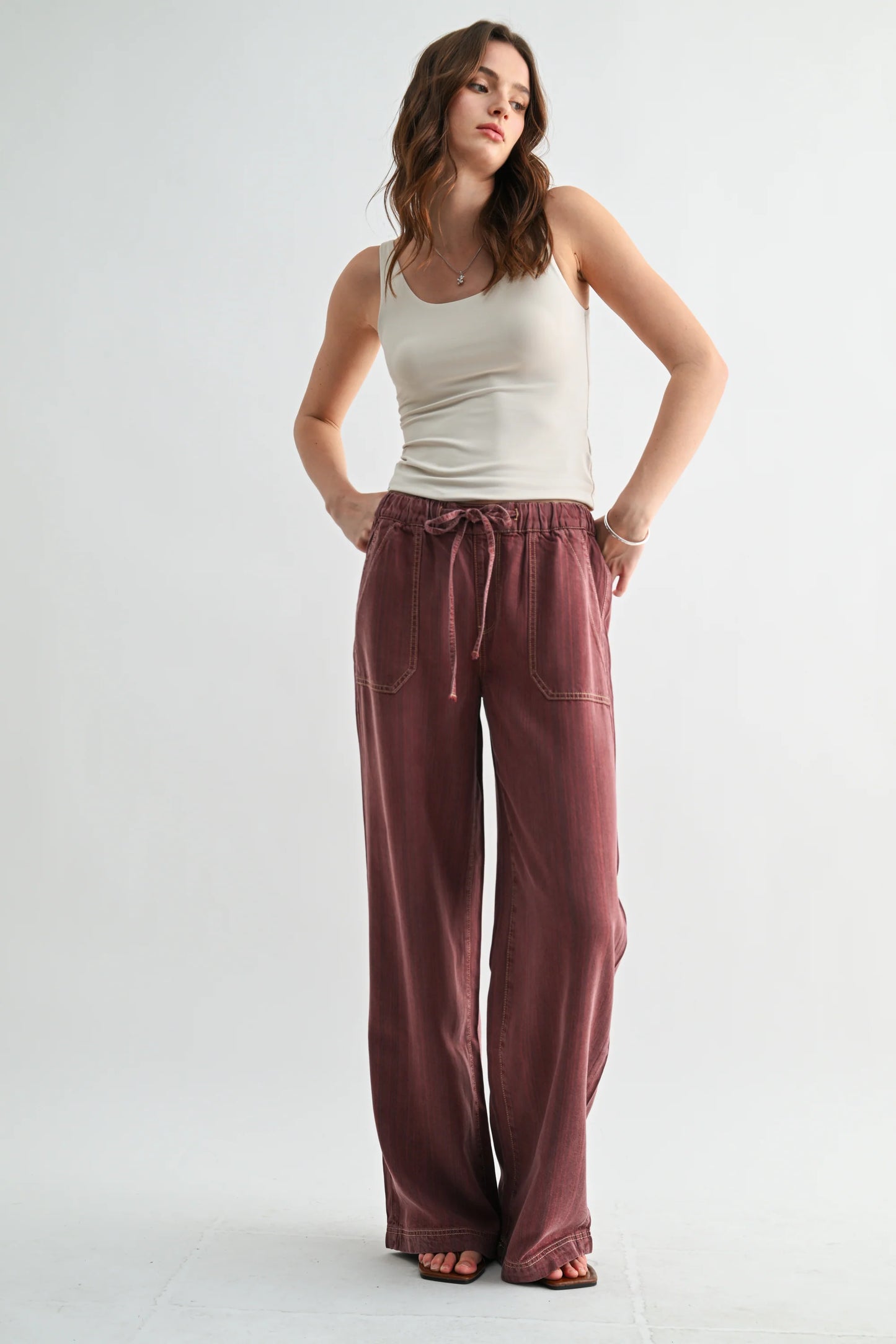 HIGH-RISE WIDE LEG JOGGER