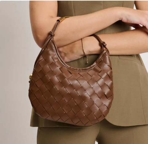 Lucia Hobo (Chocolate)