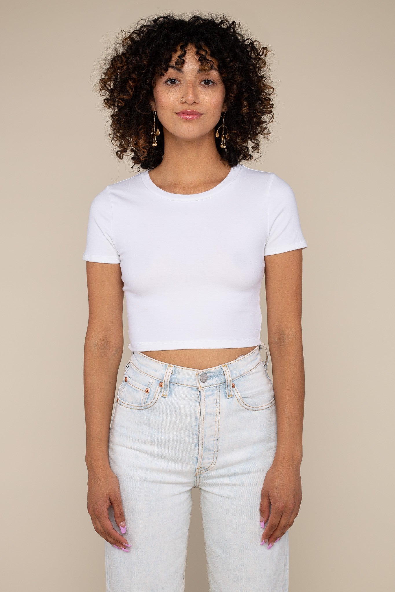 white cropped tee